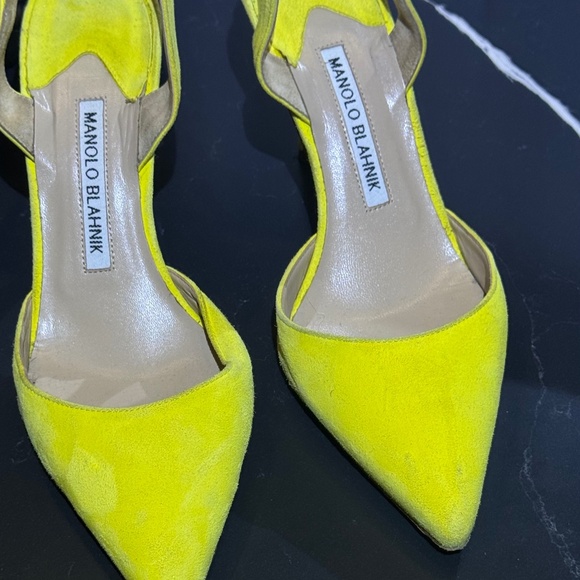 A pair of yellow suede Manolo Blahnik size37 ladies 3” high heels - Picture 3 of 4